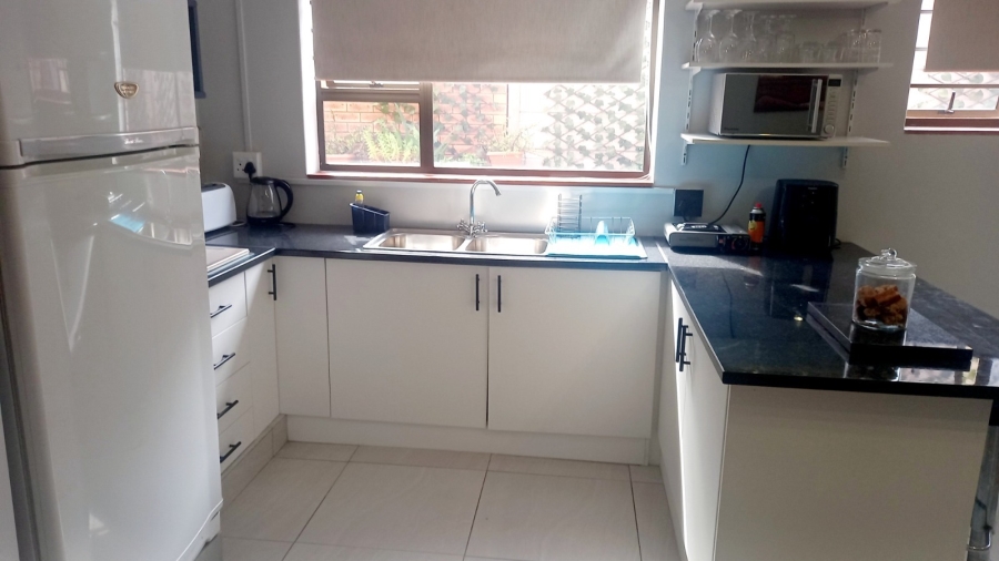 To Let 1 Bedroom Property for Rent in Middedorp Western Cape